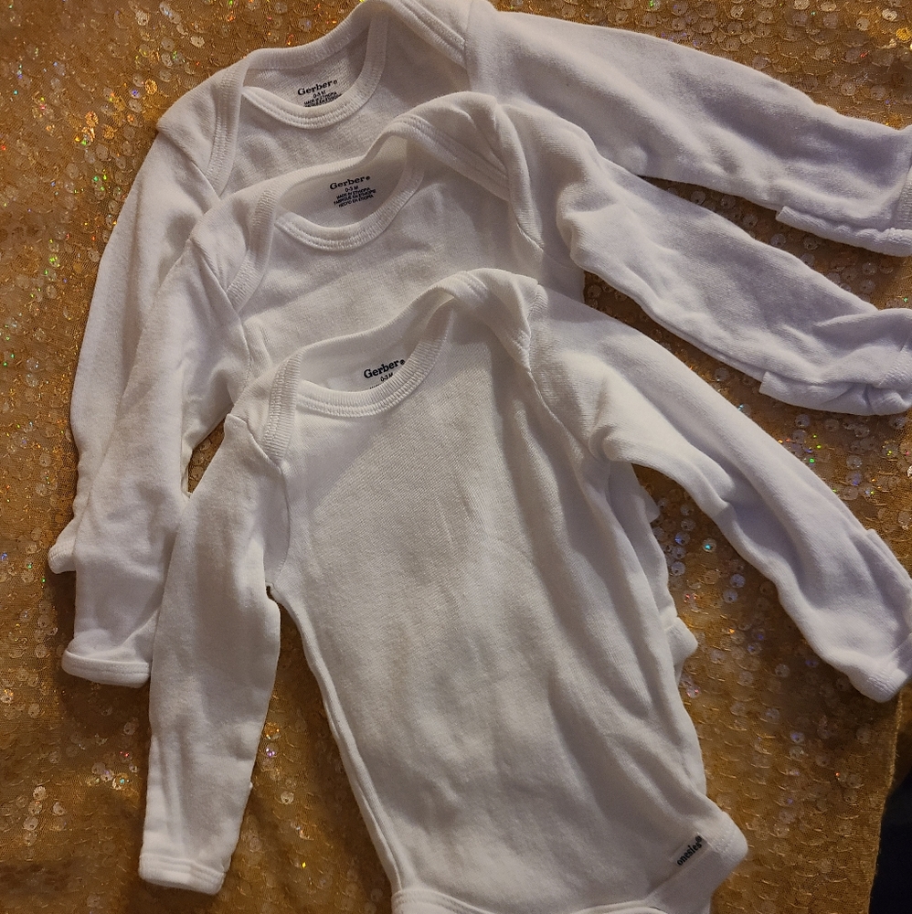Lot of 3 Onesie - Picture 1 of 2